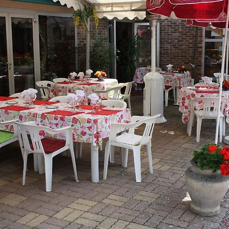 Hotel Les Deux Sapins Cailly-sur-Eure ภายนอก รูปภาพ