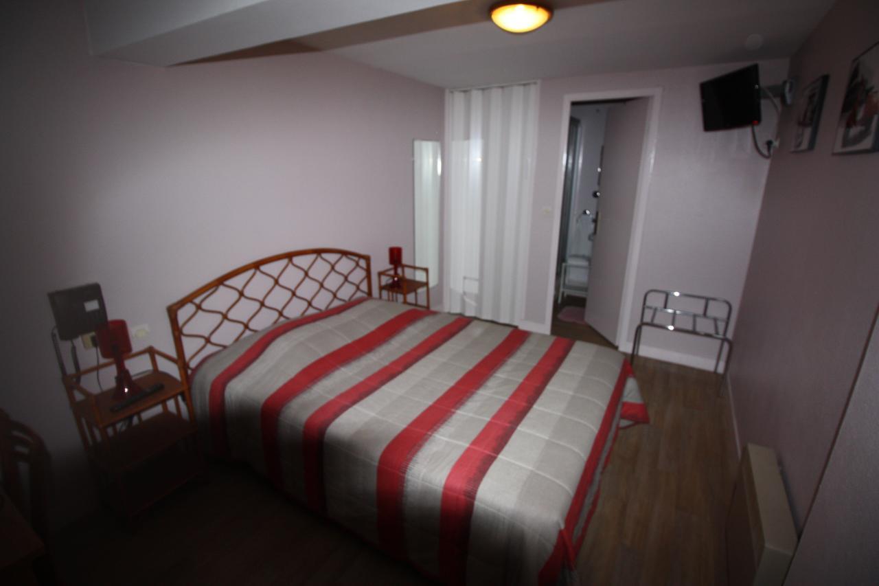 Hotel Les Deux Sapins Cailly-sur-Eure ห้อง รูปภาพ