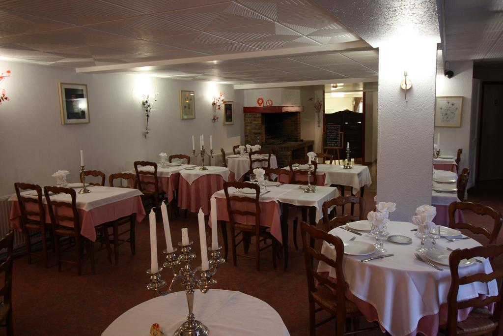 Hotel Les Deux Sapins Cailly-sur-Eure ภายนอก รูปภาพ