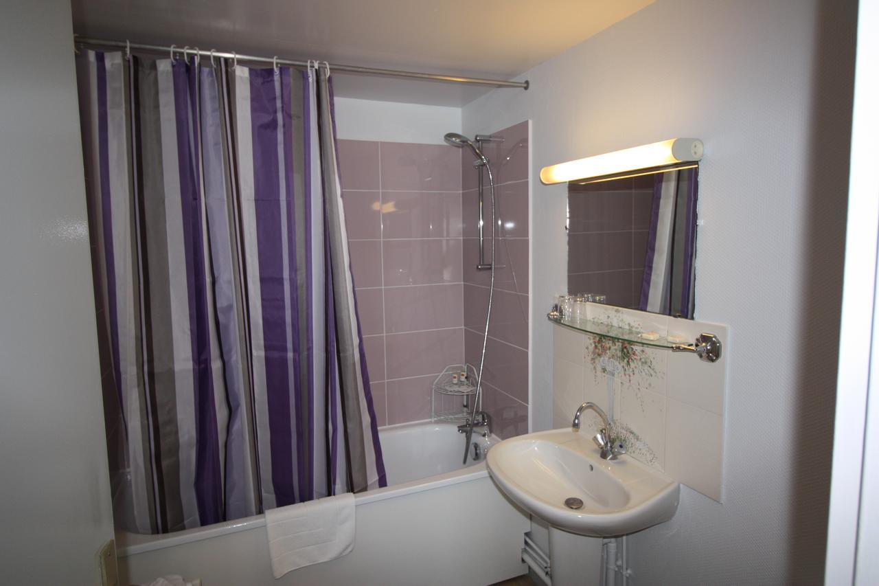 Hotel Les Deux Sapins Cailly-sur-Eure ภายนอก รูปภาพ