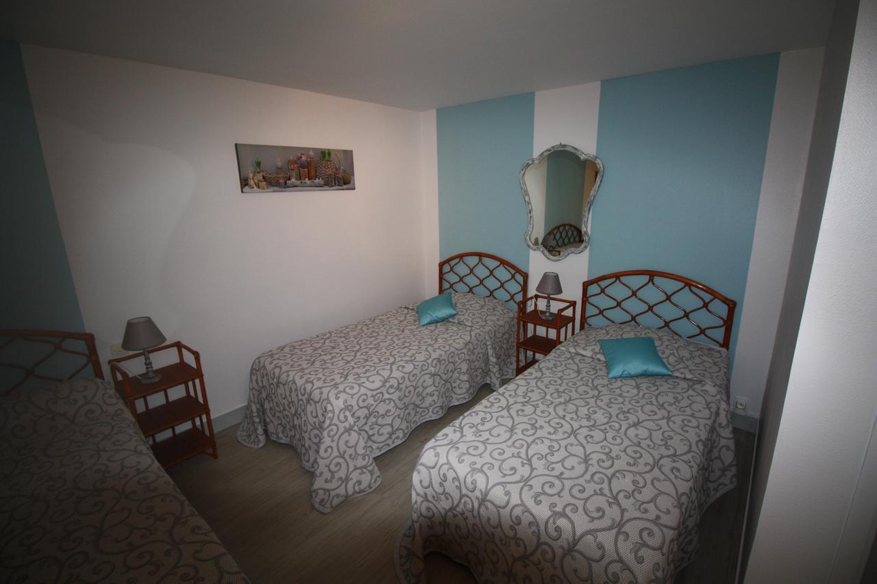 Hotel Les Deux Sapins Cailly-sur-Eure ภายนอก รูปภาพ