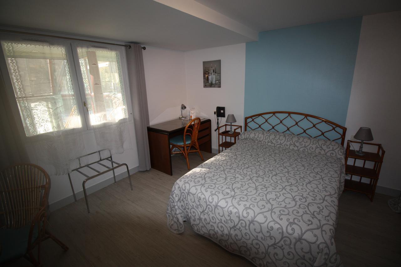 Hotel Les Deux Sapins Cailly-sur-Eure ภายนอก รูปภาพ