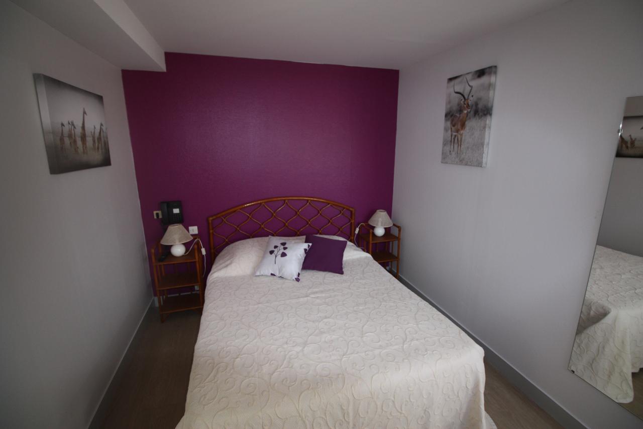 Hotel Les Deux Sapins Cailly-sur-Eure ภายนอก รูปภาพ
