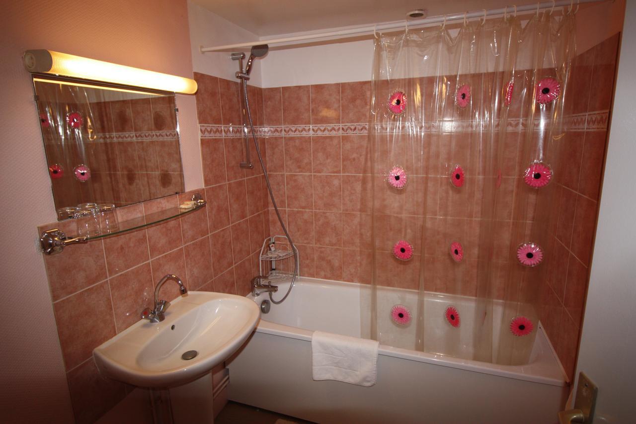 Hotel Les Deux Sapins Cailly-sur-Eure ภายนอก รูปภาพ