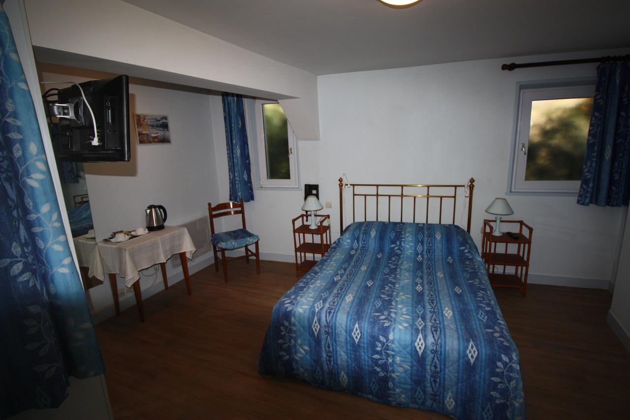 Hotel Les Deux Sapins Cailly-sur-Eure ภายนอก รูปภาพ