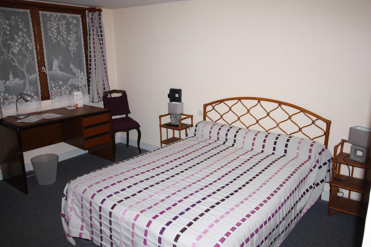 Hotel Les Deux Sapins Cailly-sur-Eure ภายนอก รูปภาพ