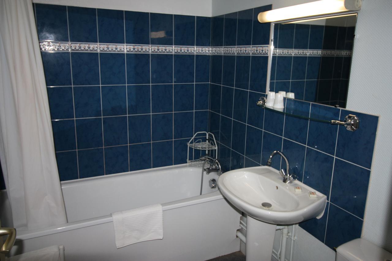 Hotel Les Deux Sapins Cailly-sur-Eure ภายนอก รูปภาพ